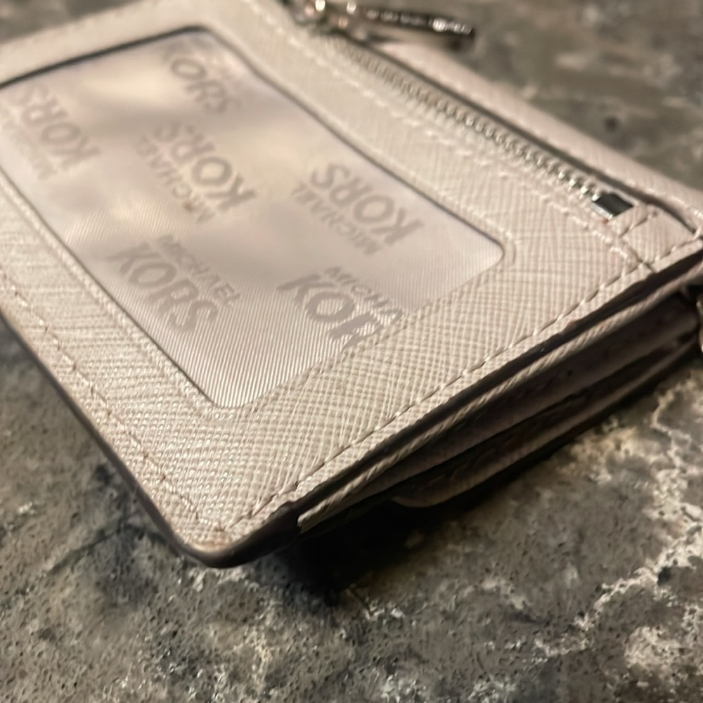* Michael Kors Compact Wallet - Picture 7 of 13